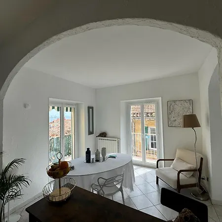 The Seaside Serenity - Calm & Charming Bay View Flat - Heart Of Apartment