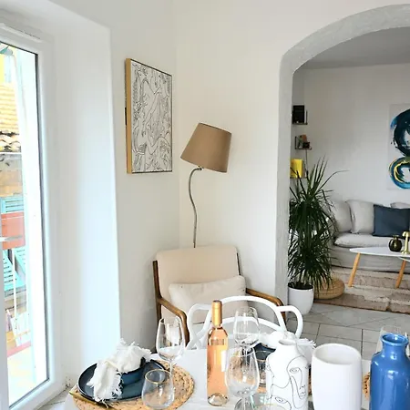 The Seaside Serenity - Calm & Charming Bay View Flat - Heart Of Apartment